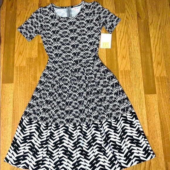 Beautiful LuLaRoe Amelia Dress - Picture 1 of 10